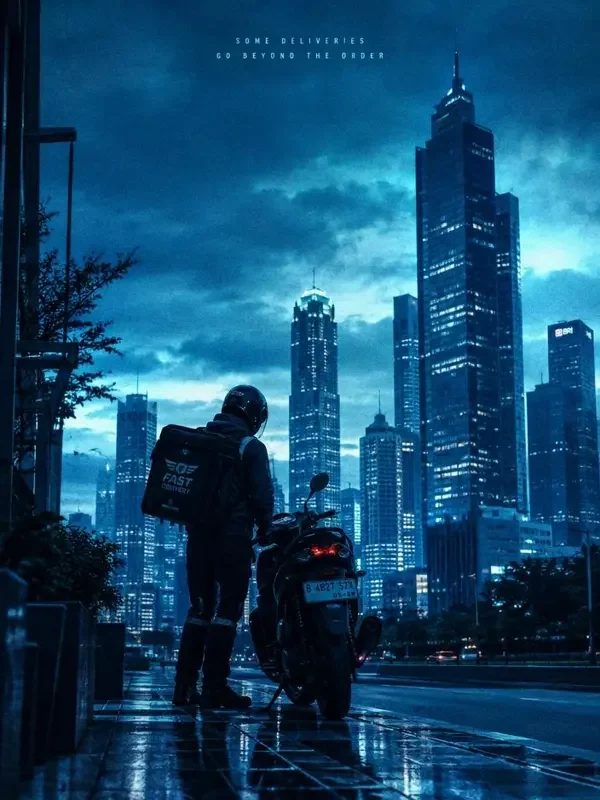 小城逆行者封面：小城夜街骑着摩托的外卖骑手